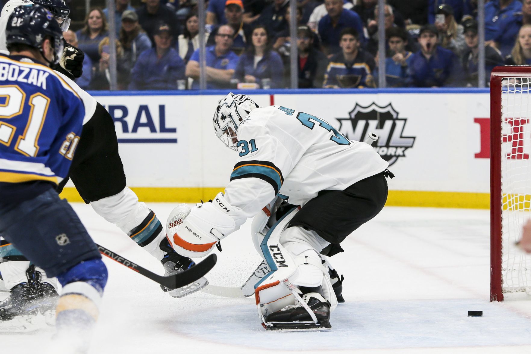 Blues look to redeem in Game 4
